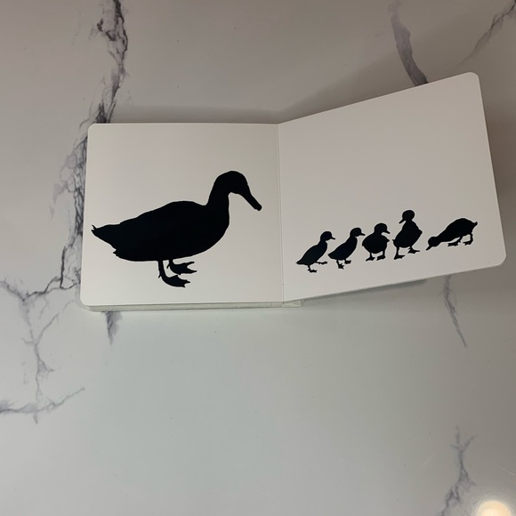 🔥2FOR30🔥 Black and white baby board book - Picture 8 of 16